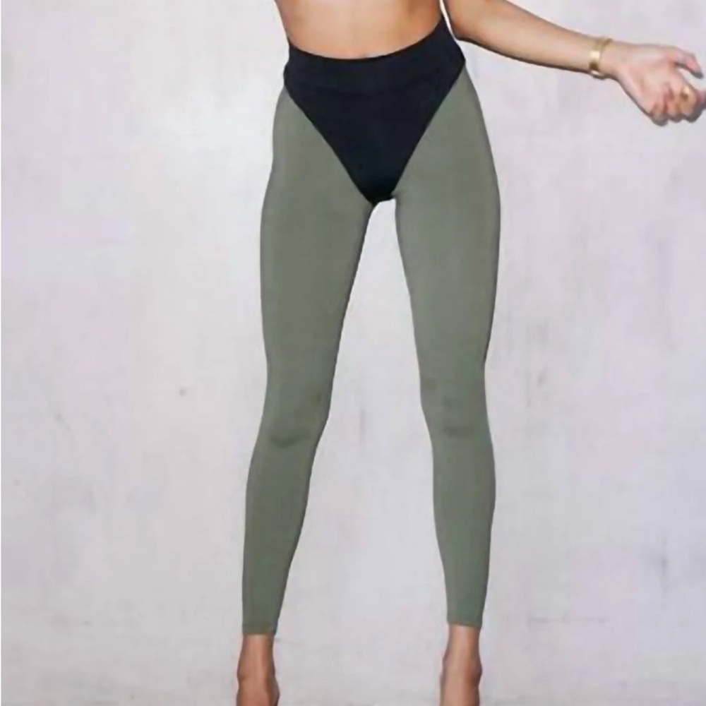 Heros 80’s Army and Black Women's Leggings